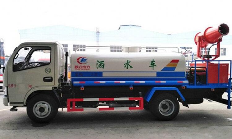 金寨縣環(huán)衛(wèi)車輛升級(jí) 大容量消防灑水車與高效壓縮垃圾車協(xié)同作戰(zhàn)